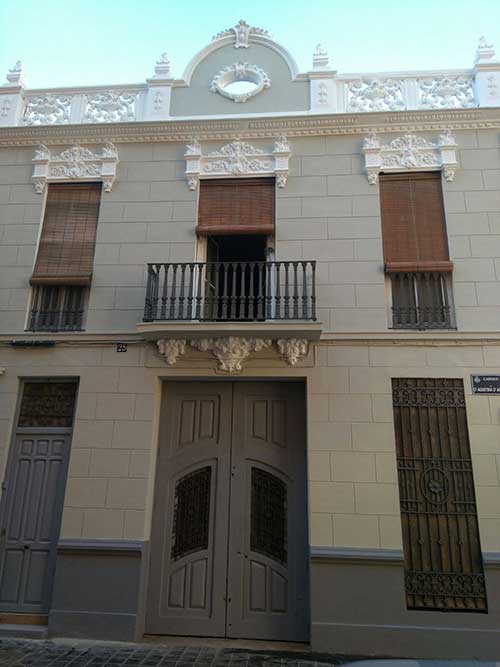 Restauración de fachada en c/ Agustín Aragón (después)